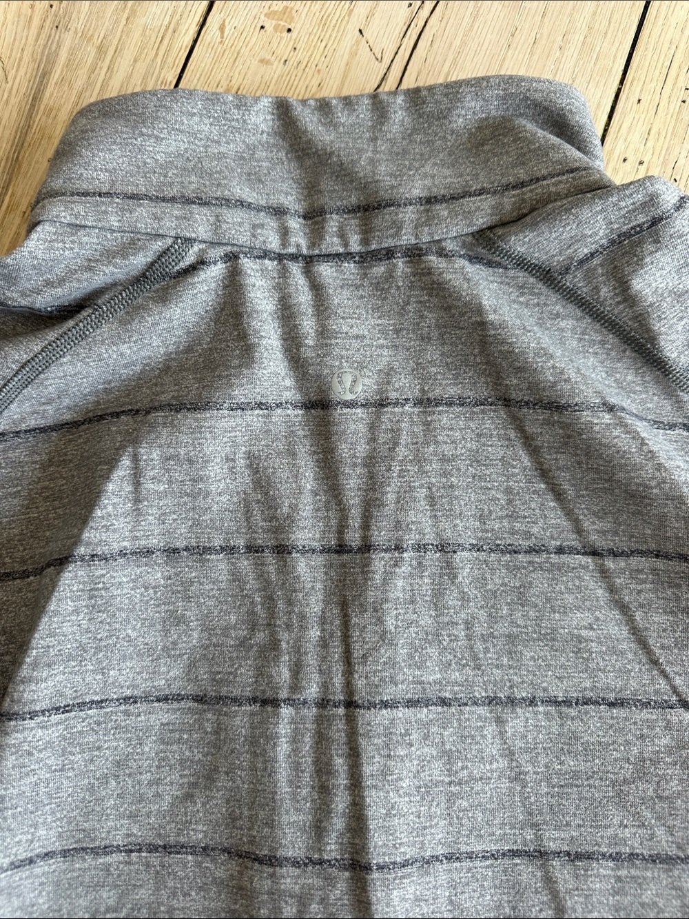 lululemon athletica Men's Heather Gray Zip-Front Performance Pullover - Picture 4 of 4